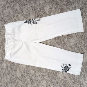 Ladies Geoffrey Bean Sport stretch size 10 crop pants